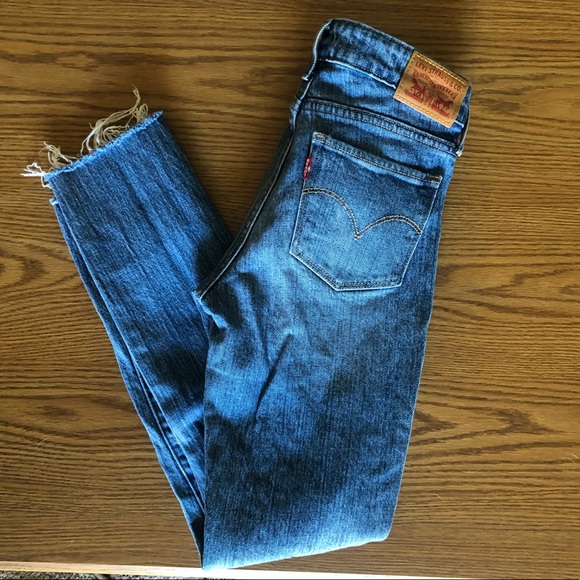Levi's Denim - ✨ SOLD Levi’s 711 Lightly Destroyed Skinny Jeans